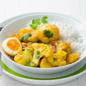 Cur­ry van bloem­kool, aard­ap­pe­len en ei­e­ren